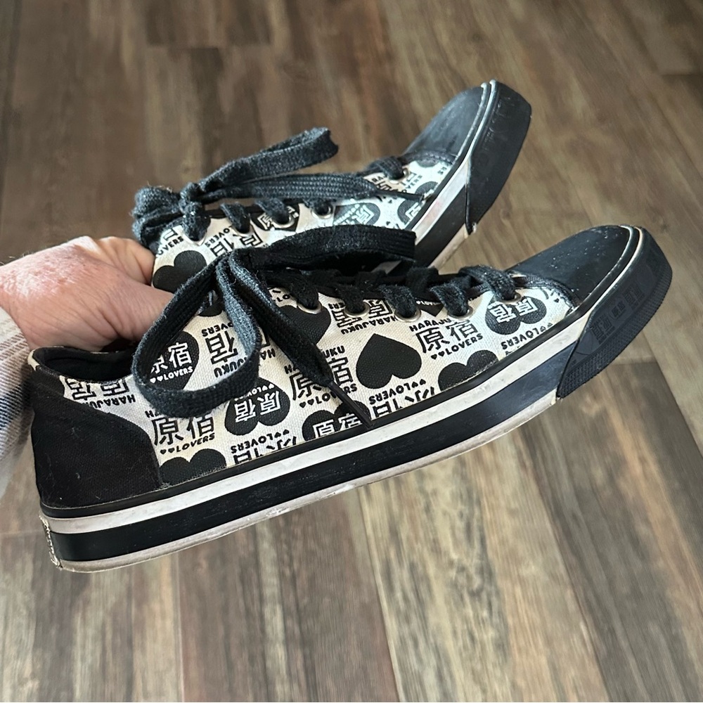 Harajuku Lovers Gwen Stefani black white Japanese graphic sneakers women's 7.5